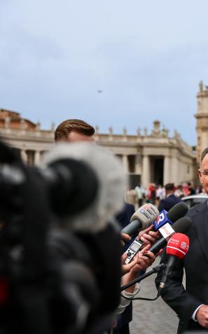 [VIDEO] O bieżących sprawach Polski  wypowiadał się Prezydenta RP przed Bazyliką Św. Piotra